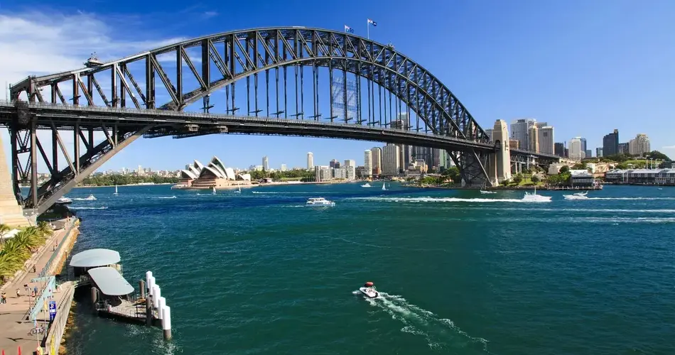 Bridge that spans Sydney Harbour