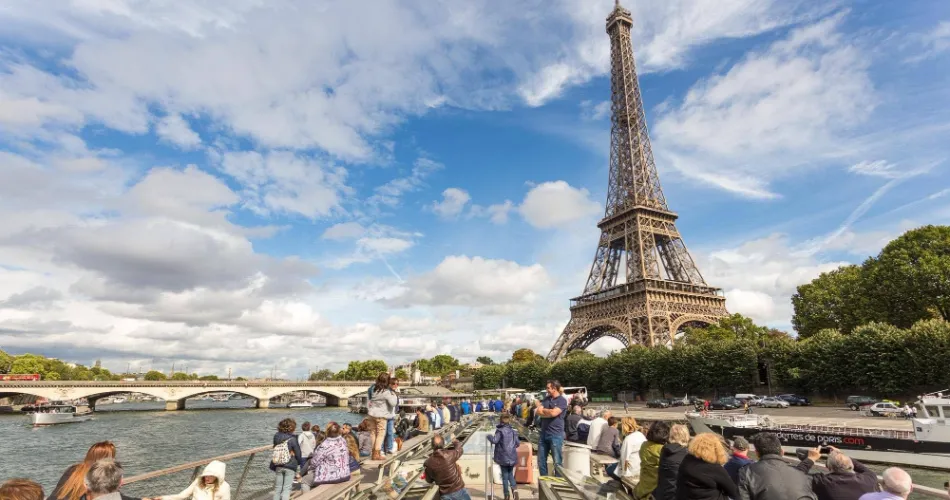 Explore Paris During a Long Layover